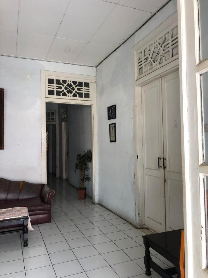 Oyo 90865 Hotel Kusuma Purwakarta Karawang Esterno foto