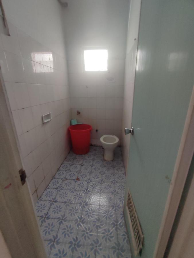 Oyo 90865 Hotel Kusuma Purwakarta Karawang Esterno foto