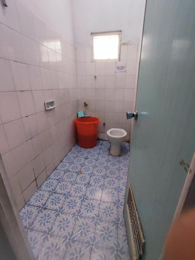 Oyo 90865 Hotel Kusuma Purwakarta Karawang Esterno foto