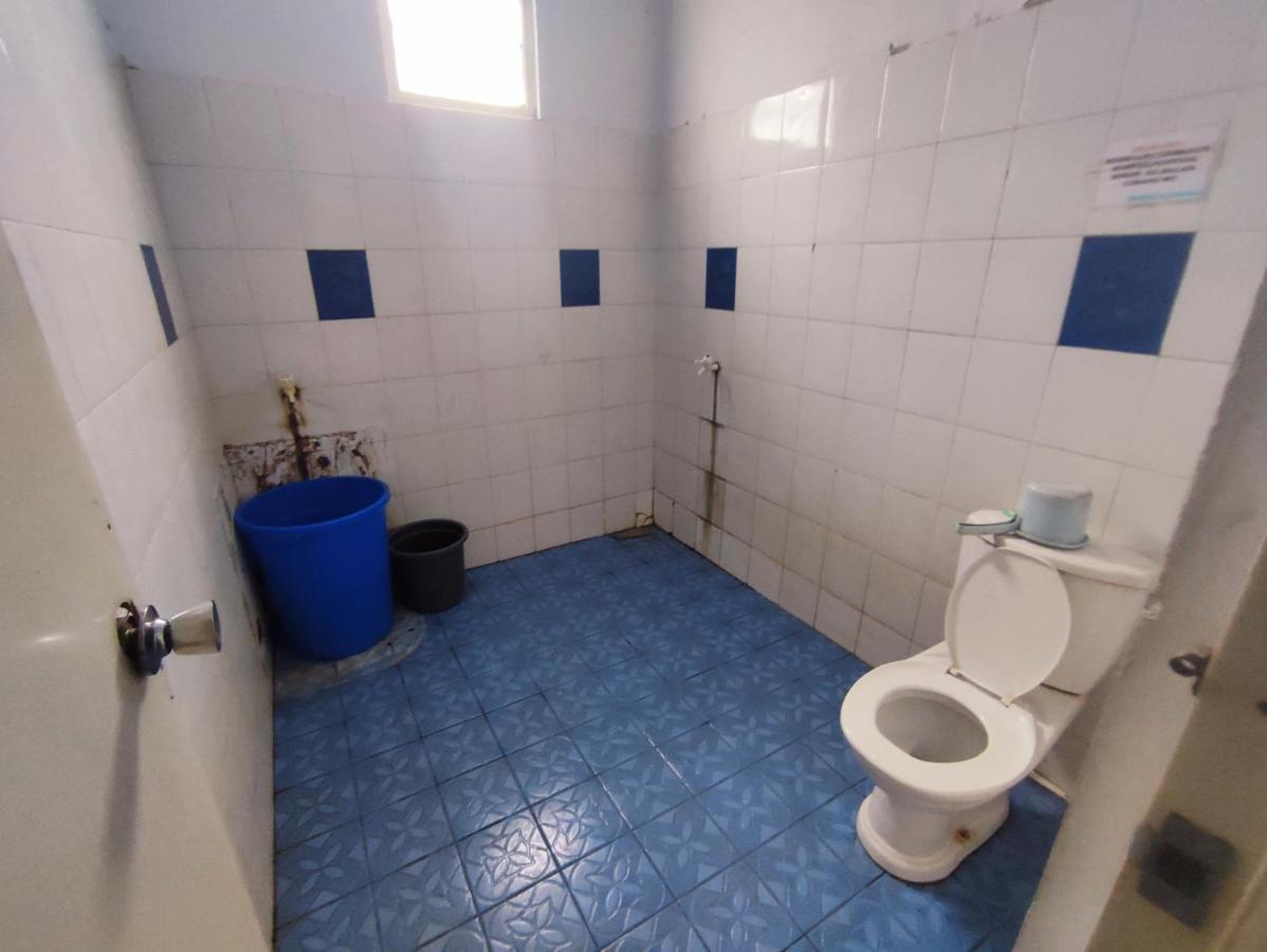 Oyo 90865 Hotel Kusuma Purwakarta Karawang Esterno foto