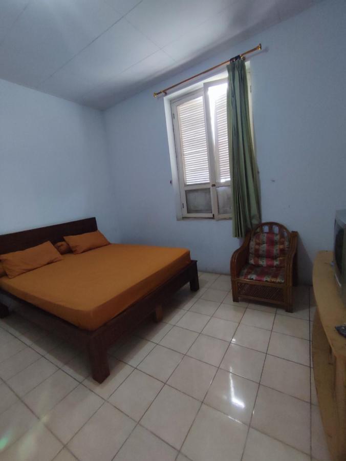 Oyo 90865 Hotel Kusuma Purwakarta Karawang Esterno foto