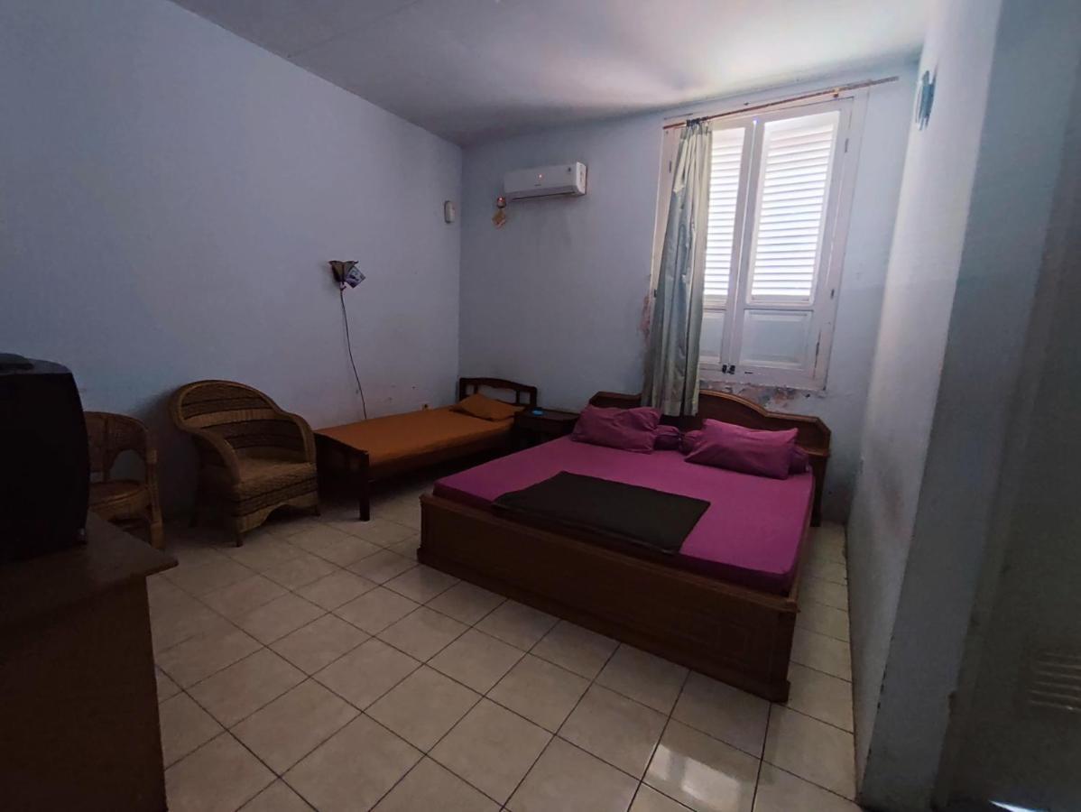 Oyo 90865 Hotel Kusuma Purwakarta Karawang Esterno foto